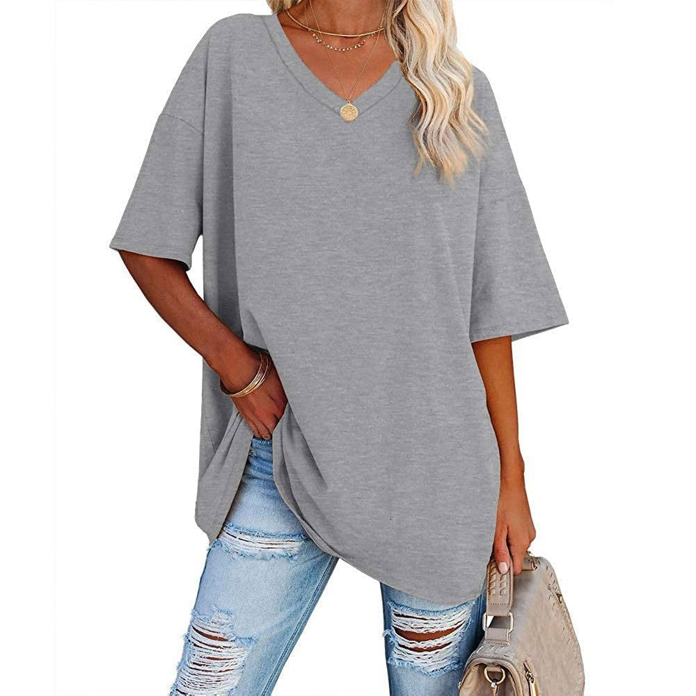 👚 V-nyakú póló, ami egész napos kényelmet ad – laza szabás, nőies vonalak, minden alkalomra tökéletes ☀️