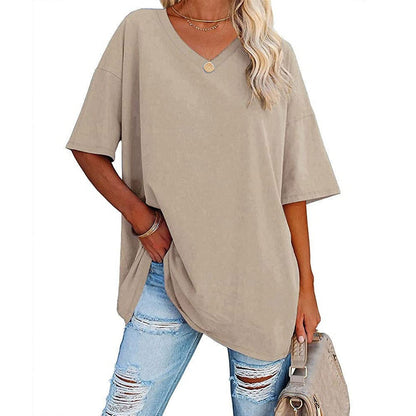 👚 V-nyakú póló, ami egész napos kényelmet ad – laza szabás, nőies vonalak, minden alkalomra tökéletes ☀️